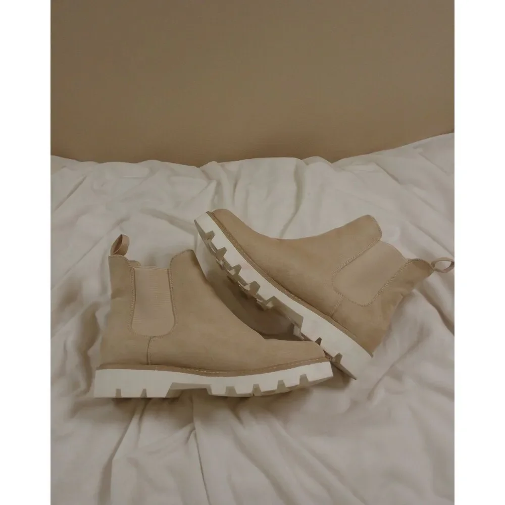 Chinese Laundry Beige Chelsea Lug Sole Ankle Boots Women's Size 10